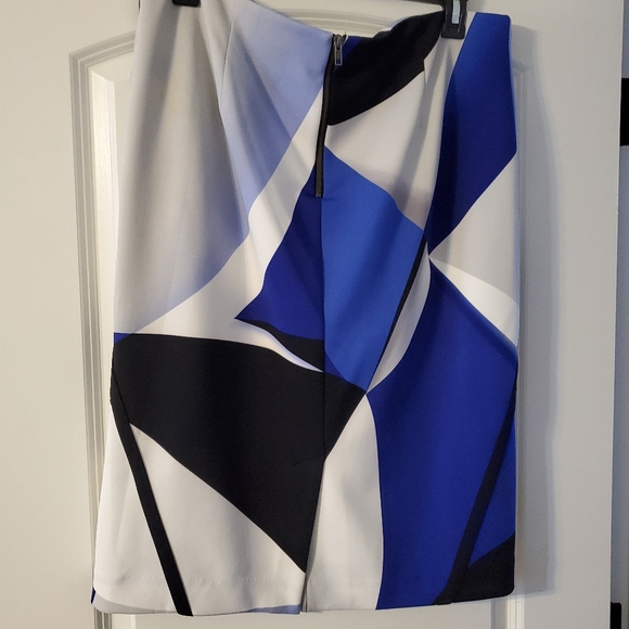 Beautiful Worthington abstract midi pencil skirt with exposed back zipper EUC - Picture 2 of 6